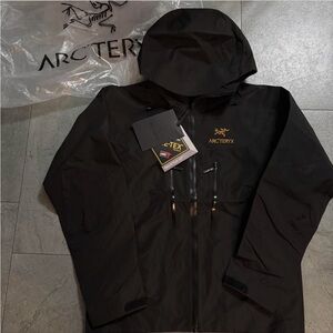 Arc'teryx Men's Black Sabre Jacket
